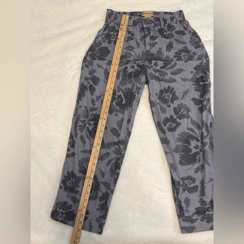 Democracy Floral Patterned Pants in Gray and Charcoal Size 6 - Picture 6 of 10